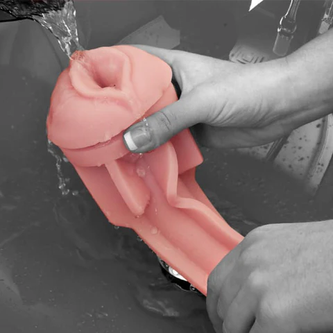 Îngrijire Masturbator Fleshlight – curățarea corectă după fiecare utilizare